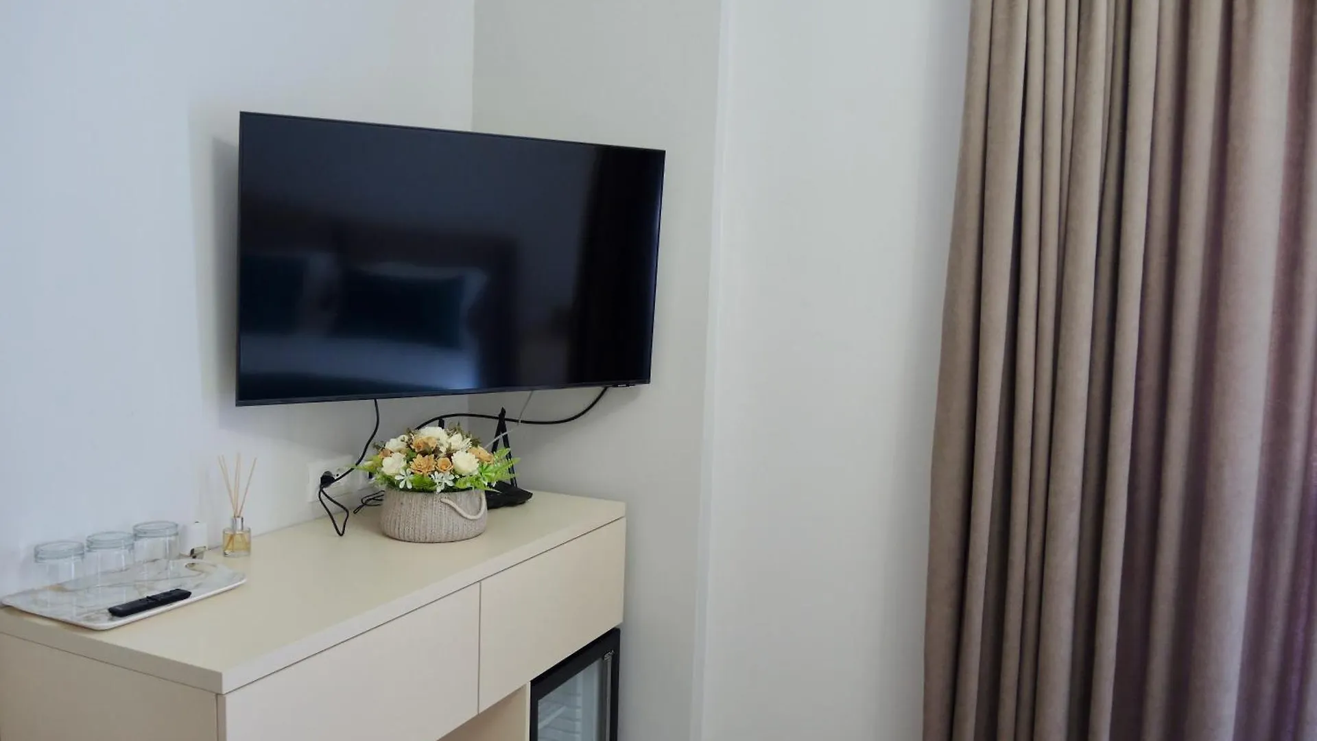Villa Safira Dıraç 0*,  Arnavutluk
