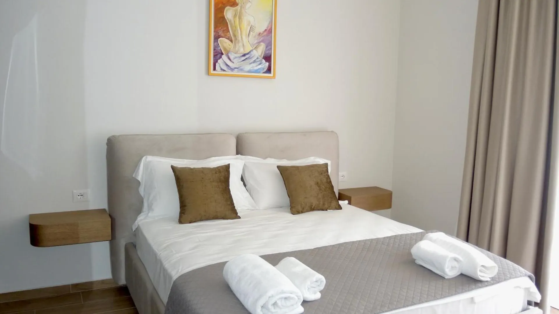Villa Safira Dıraç 0*,  Arnavutluk